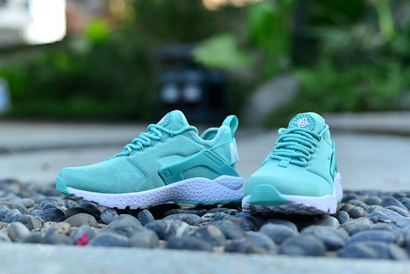 NIKE AIR HUARACHE   