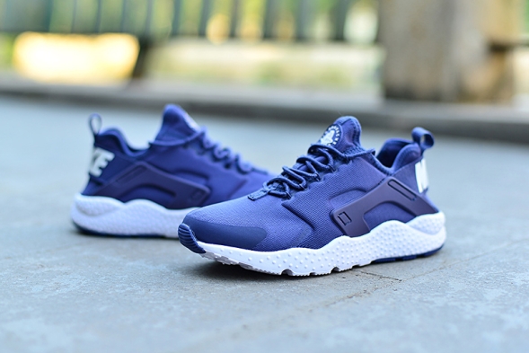 NIKE AIR HUARACHE   