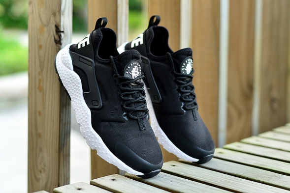 NIKE AIR HUARACHE   