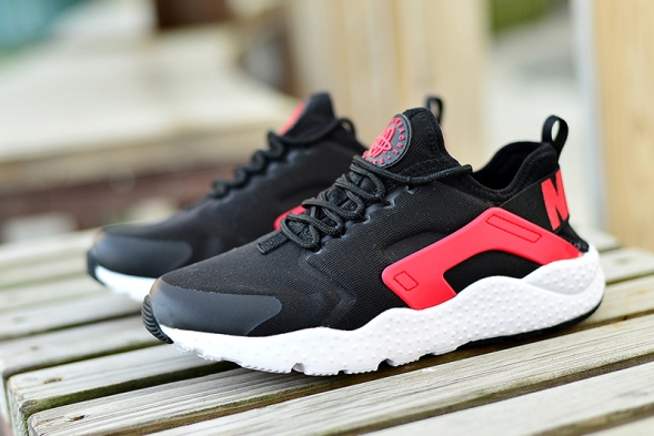 NIKE AIR HUARACHE   