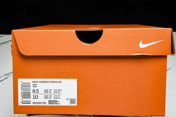 Nike Air Zoom Vomero Premium HQ2050-700 