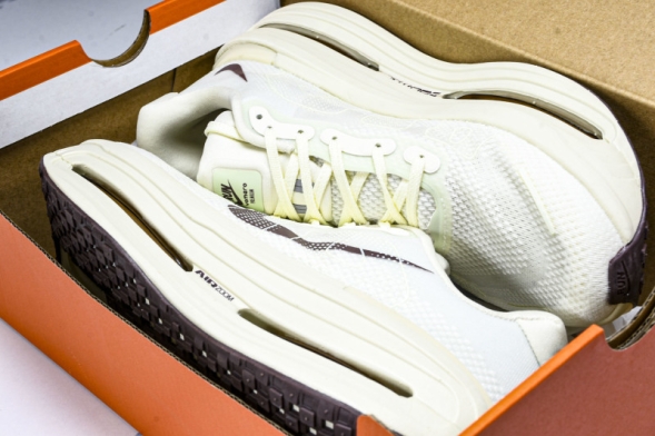 Nike Air Zoom Vomero Premium HQ2050-700 