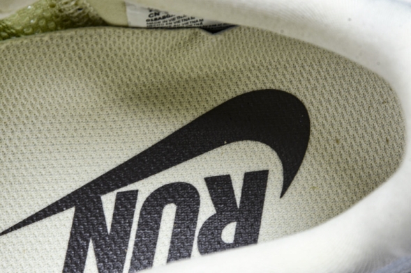 Nike Air Zoom Vomero Premium HQ2050-700 