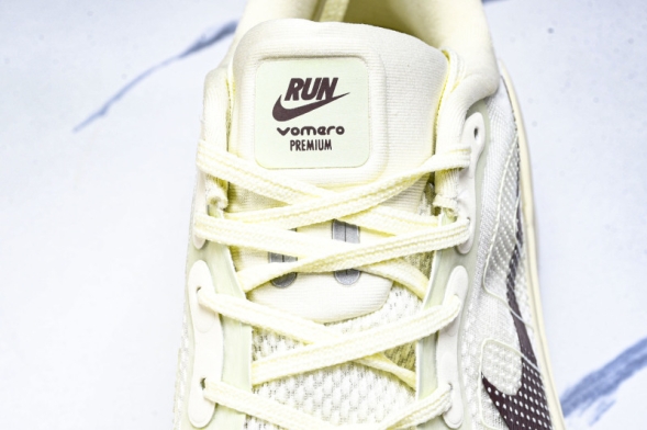 Nike Air Zoom Vomero Premium HQ2050-700 