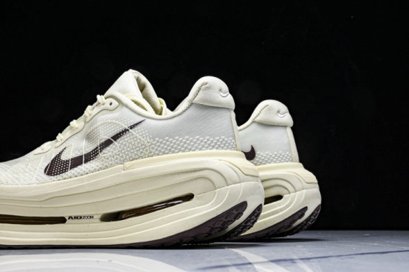 Nike Air Zoom Vomero Premium HQ2050-700 