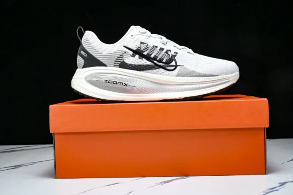 Nike Air ZoomX Vomero 18 RUN IB5726-100 