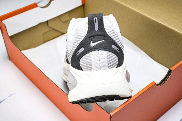 Nike Air ZoomX Vomero 18 RUN IB5726-100 