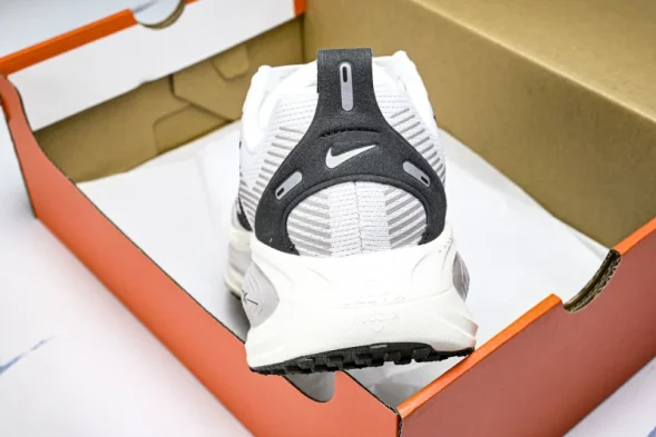 Nike Air ZoomX Vomero 18 RUN IB5726-100 
