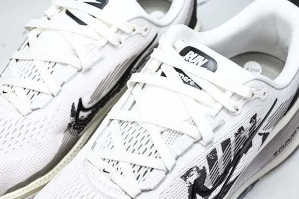 Nike Air ZoomX Vomero 18 RUN IB5726-100 