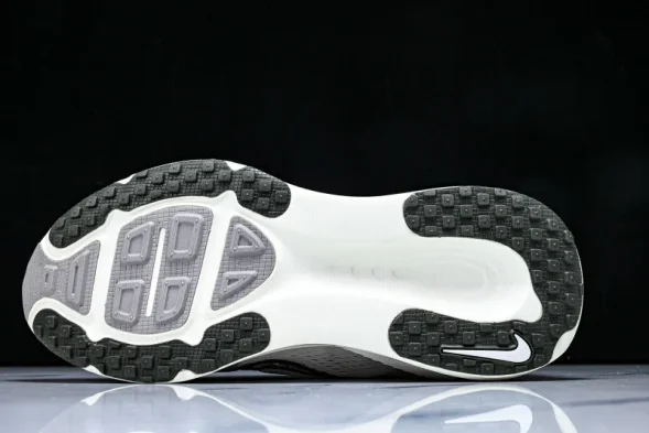 Nike Air ZoomX Vomero 18 RUN IB5726-100 