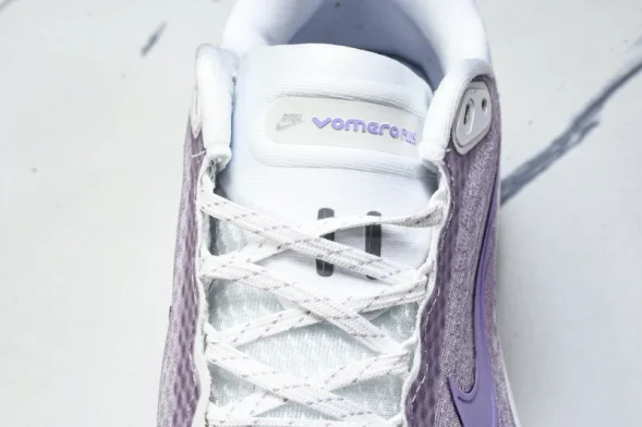Nike Air ZoomX Vomero 18 Plus HM6805 110 