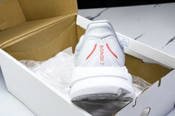 HOKA Bondi 9 1162011 CYLT 