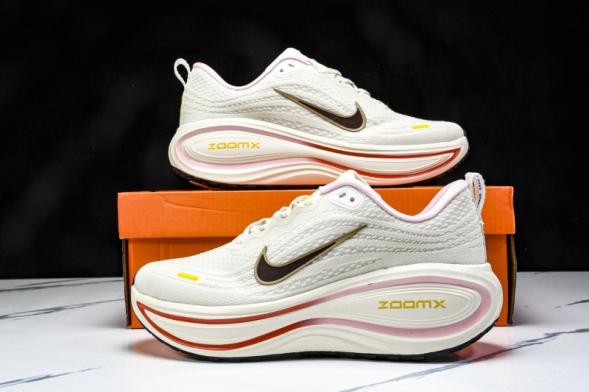 Nike Air ZoomX Vomero 18 Plus HM6805 106 