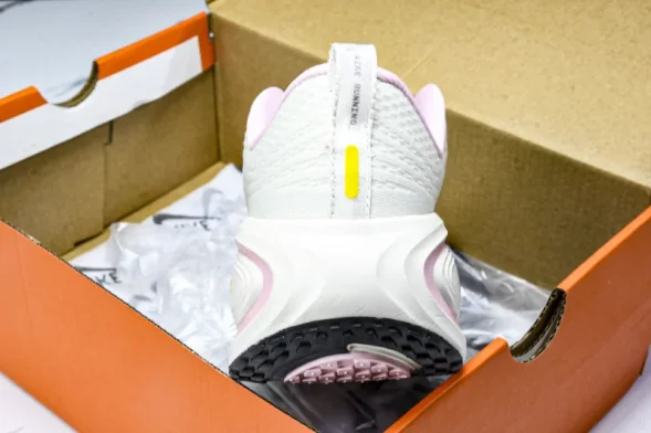 Nike Air ZoomX Vomero 18 Plus HM6805 106 