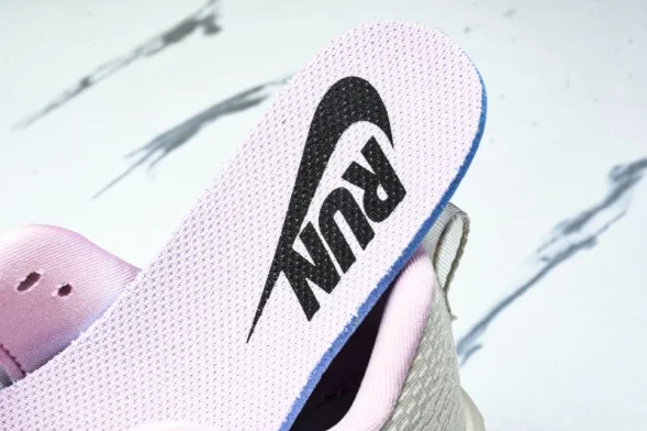 Nike Air ZoomX Vomero 18 Plus HM6805 106 