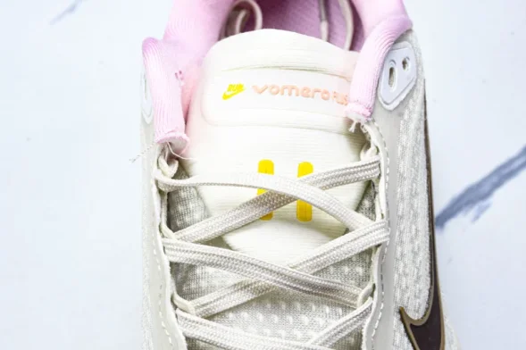 Nike Air ZoomX Vomero 18 Plus HM6805 106 