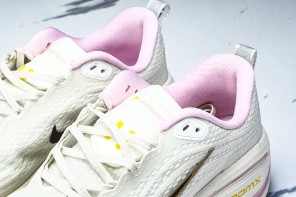 Nike Air ZoomX Vomero 18 Plus HM6805 106 