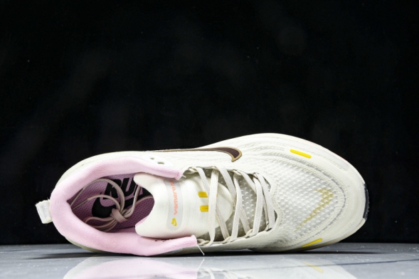 Nike Air ZoomX Vomero 18 Plus HM6805 106 