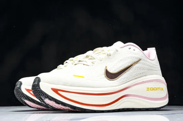 Nike Air ZoomX Vomero 18 Plus HM6805 106 