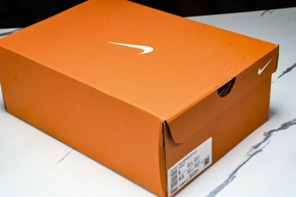 Nike Air ZoomX Vomero 18 Plus HM6805 111 