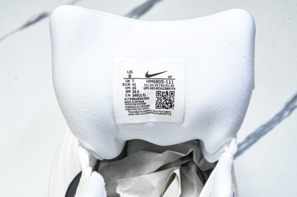 Nike Air ZoomX Vomero 18 Plus HM6805 111 