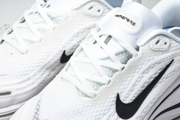 Nike Air ZoomX Vomero 18 Plus HM6805 111 