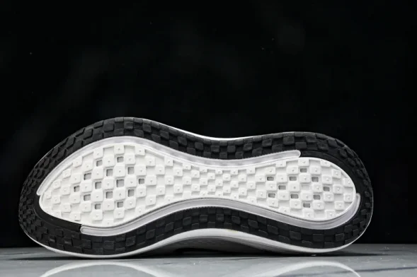 Nike Air ZoomX Vomero 18 Plus HM6805 111 