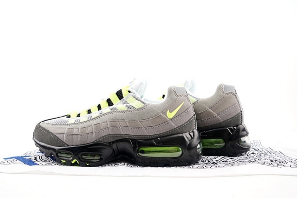 Nike WMNS Air Max 95 Essential 554970-071 